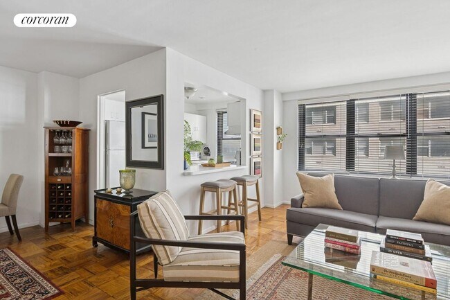 Building Photo - 225 E 57th St