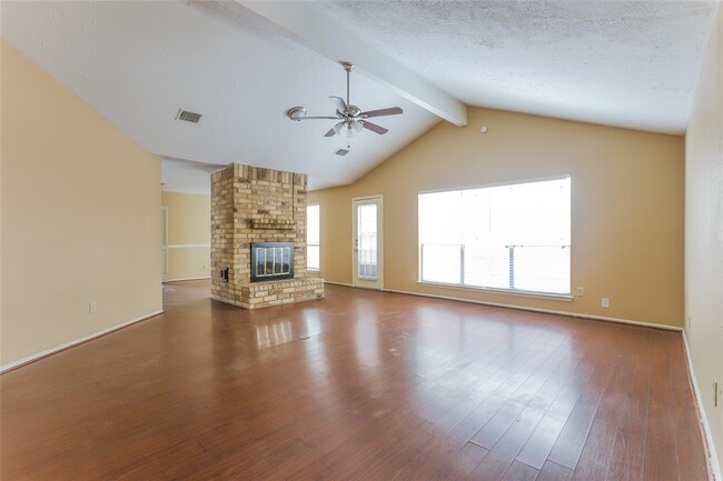 Foto del edificio - 2706 Creekway Cir