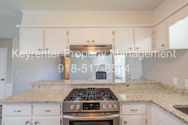 Foto del edificio - 3 Bed | 1 Bath in West Tulsa!