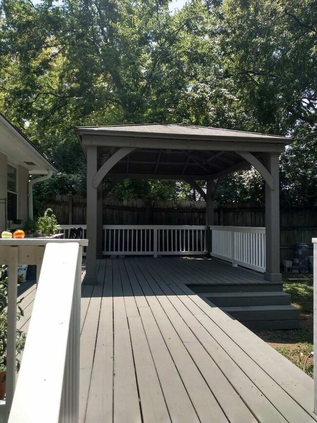 Building Photo - 2 br, 1 bath House - 1017 Villa Place # A