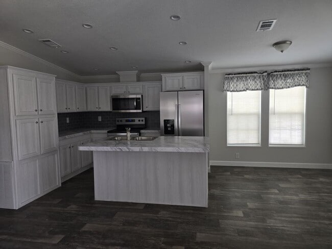 Building Photo - 102 Robert James Dr