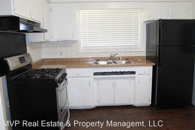 Building Photo - 3 br, 1.5 bath House - 813 E. Towry Dr.