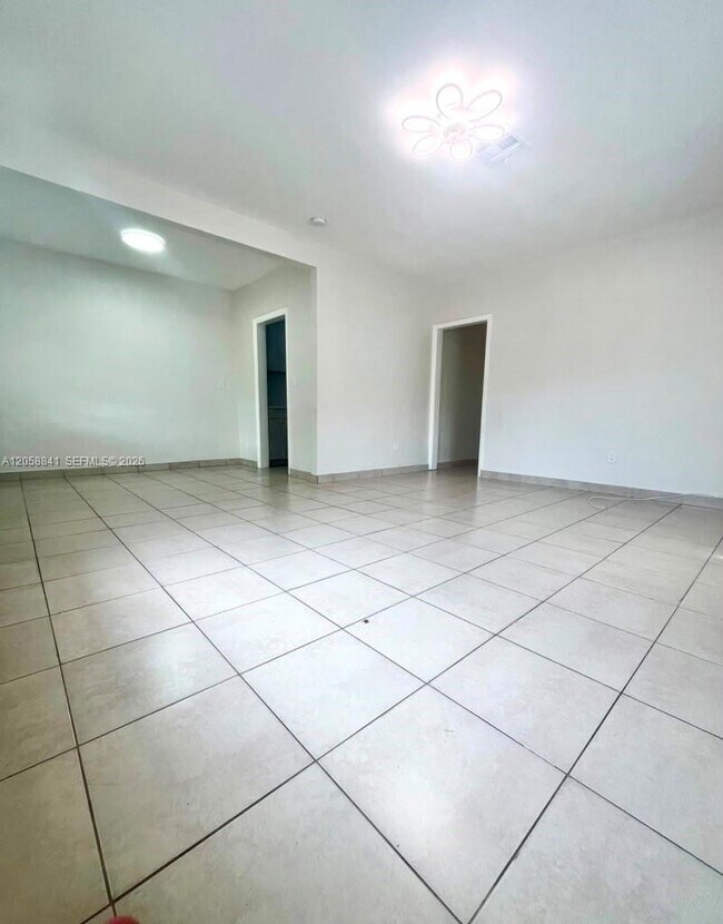 Foto del edificio - 1679 NE 176th St