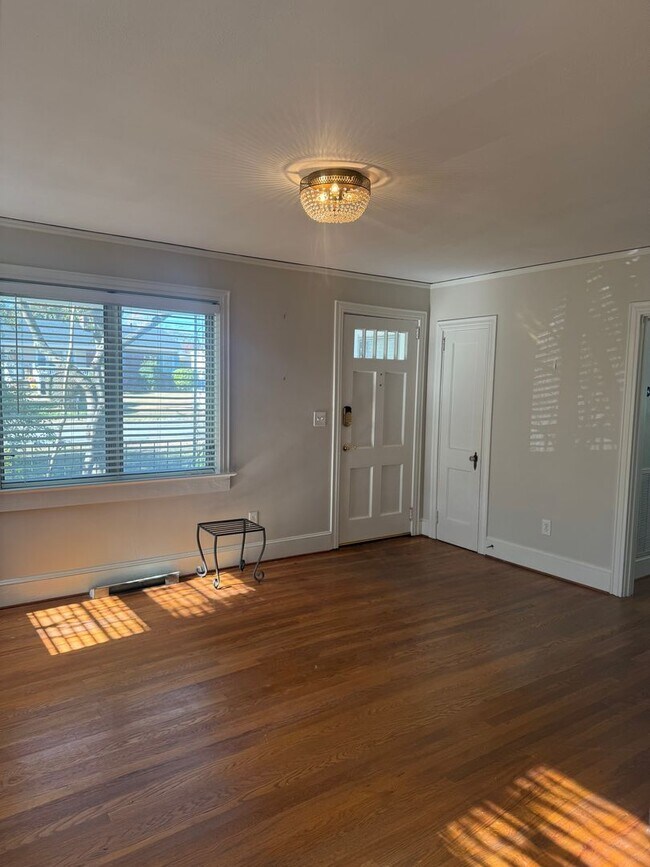 Foto del edificio - Fantastic Location & Price......More pictu...