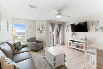 Building Photo - 572 E Beach Blvd