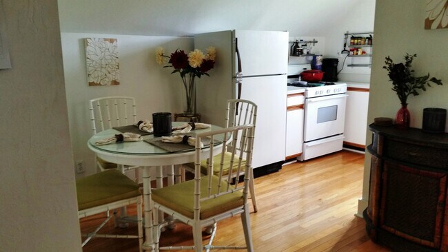 Foto del edificio - 76 Gertrude Pl