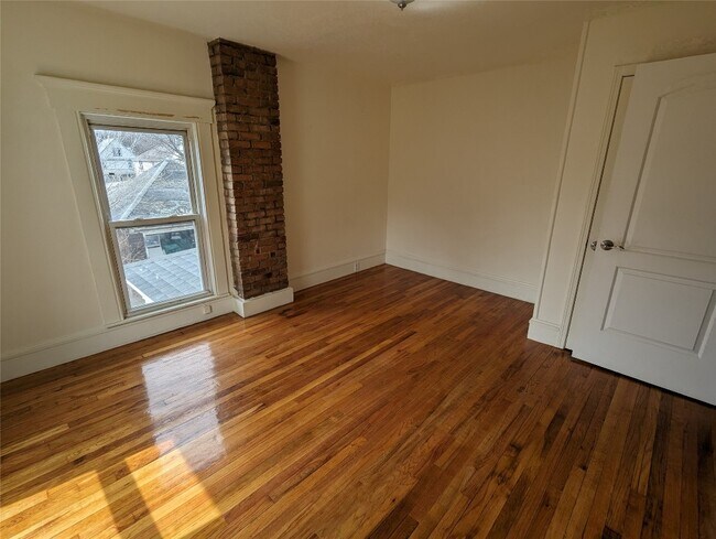 Foto del edificio - 106 Lincoln Ave