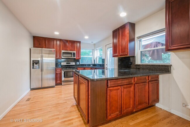 Foto del edificio - 6519 Trumbull Ave