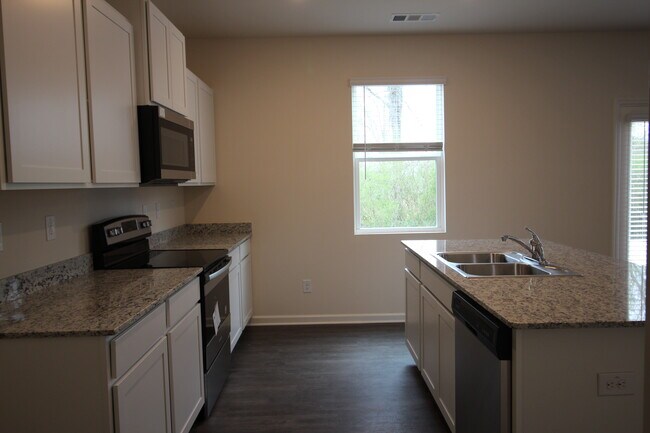 Building Photo - 131 Walnut Grove Way
