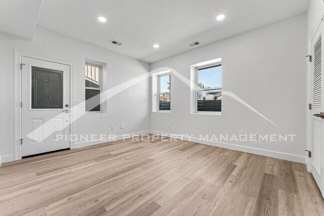 Foto del edificio - Charming Condo with Central AC and Washer/...
