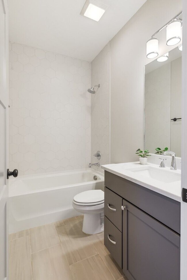 Foto del edificio - Welcome to The Becanni in Charlotte Park!