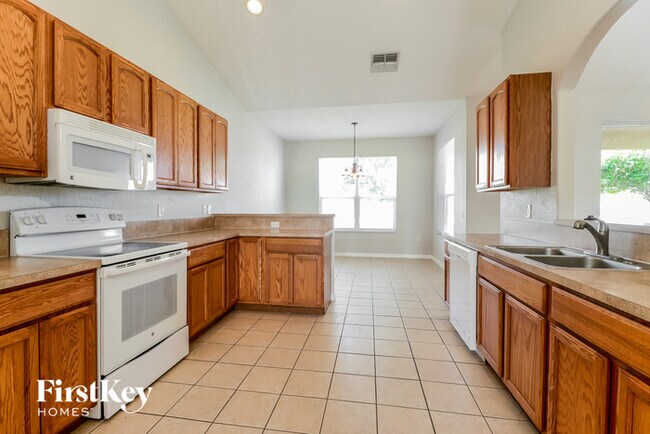 Foto del edificio - 6747 HartsWorth Dr