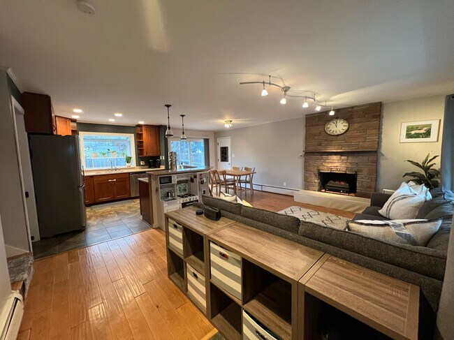 Upstairs living space - 2926 Dartmouth Dr