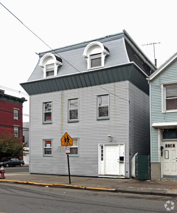 Building Photo - 115 2nd St