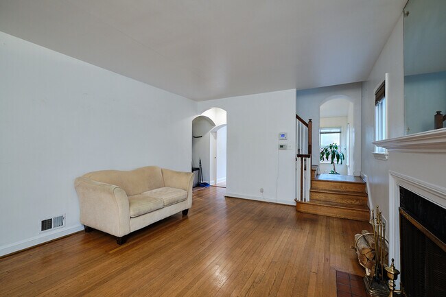 Building Photo - 1346 Tewkesbury Pl NW
