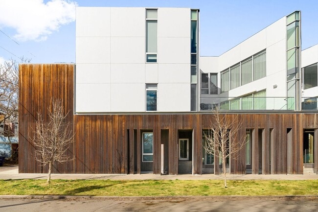 Modern 3BD, 4BA LoHi Townhome with Large Balcony and 2-Car Garage - Modern 3BD, 4BA LoHi Townhome with Large Balcony and 2-Car Garage