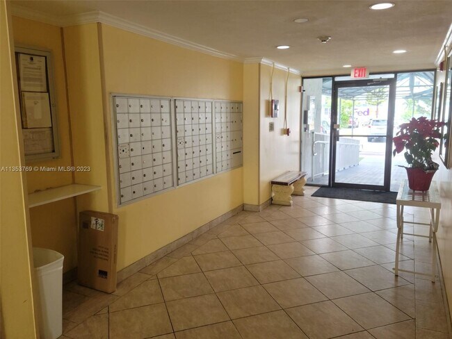 Foto del edificio - 17570 Atlantic Blvd