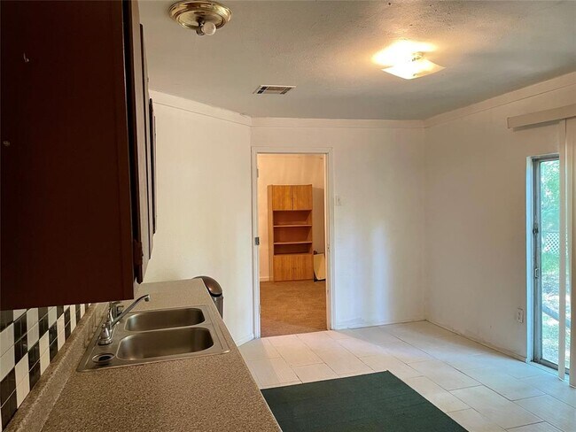 Building Photo - 23847 Charterwood Dr