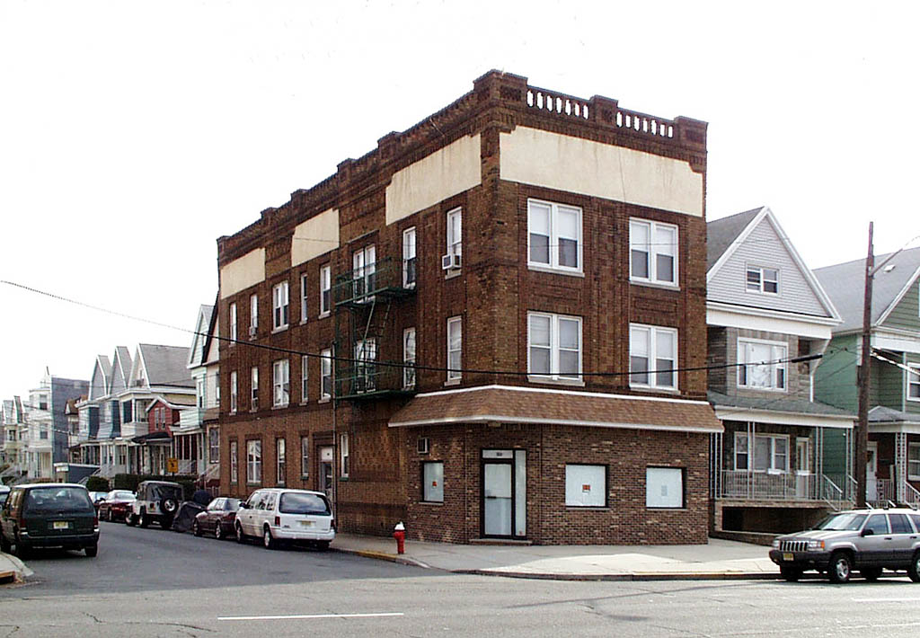Building Photo - 456 Kennedy Blvd