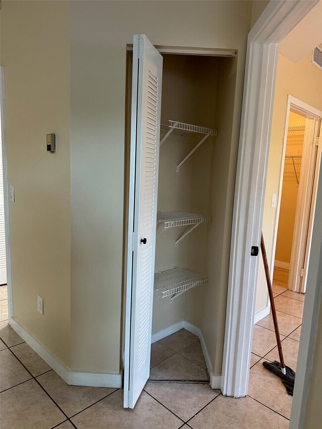 Foto del edificio - 18328 NW 68th Ave