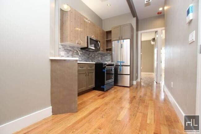 Building Photo - NO FEE 3 Bed 3 Bath | Hart Street, Bed-Stuy