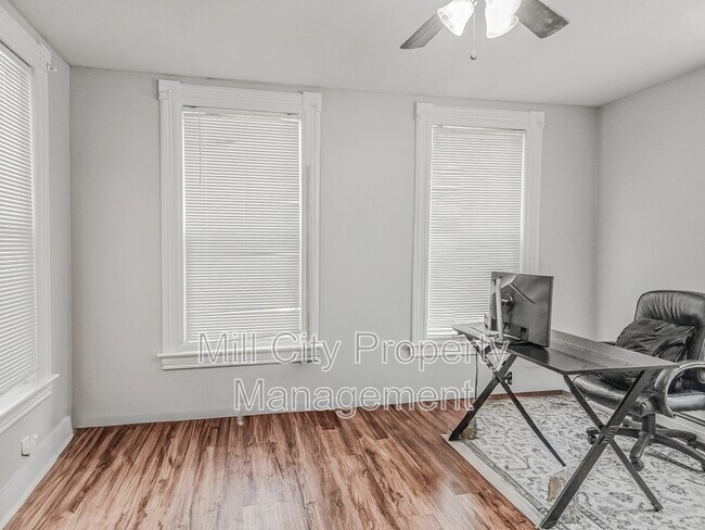 Foto del edificio - 463 Lake Ave