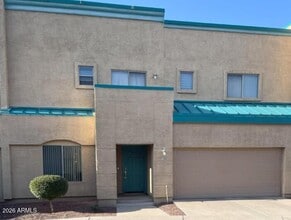 Building Photo - 1015 S Val Vista Dr