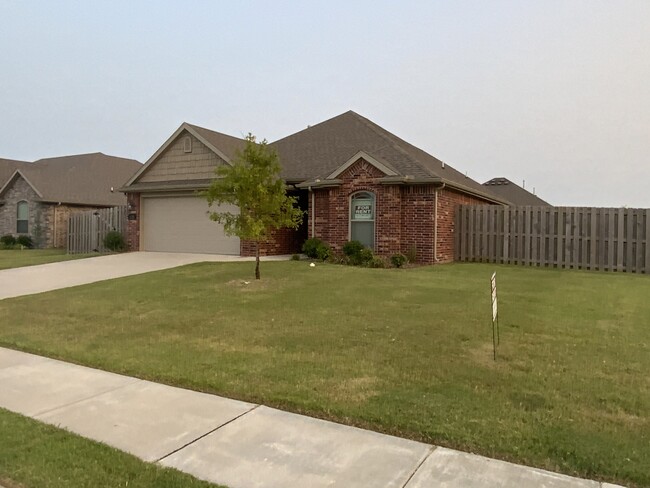 Building Photo - 120 Cisterna Dr