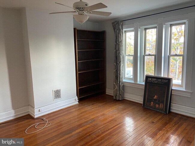 Building Photo - 1206 30th St NW