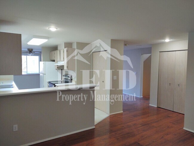 Foto del edificio - Silverdale's Ridgetop Townhome Near Island Lake