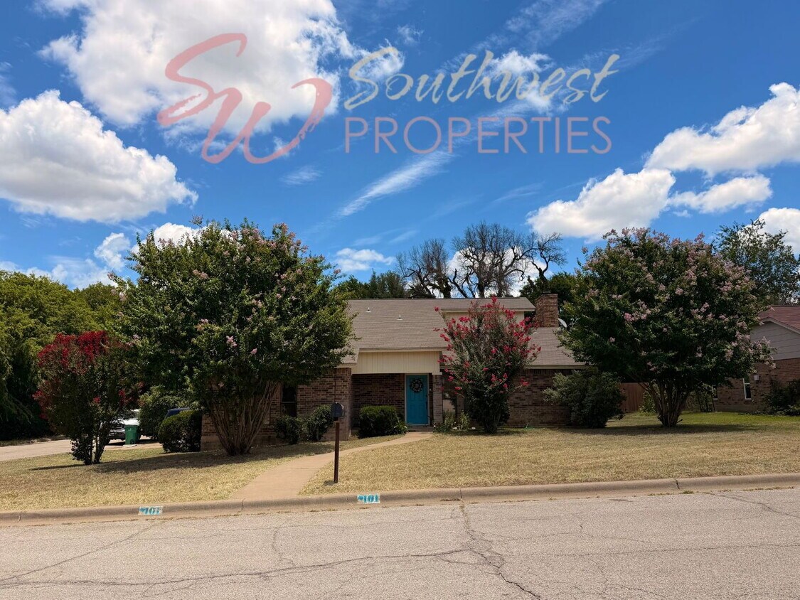 Foto del edificio - Spacious 3-Bedroom Home in an Established Neighborhood
