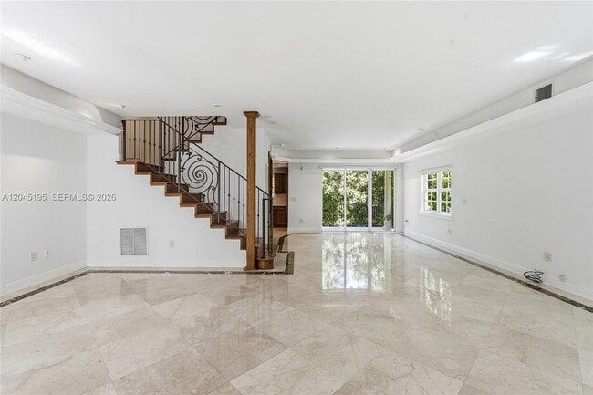 Building Photo - 592 Fernwood Rd