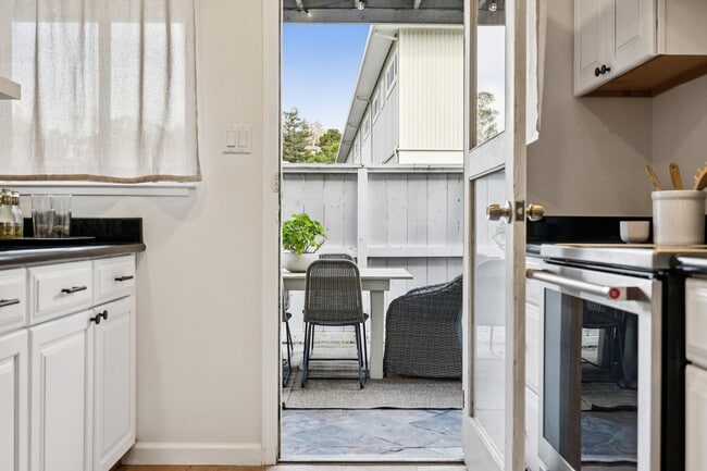 Building Photo - Pixley