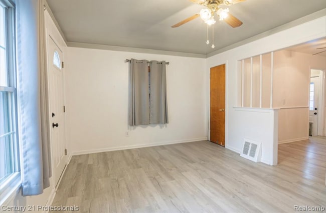 Foto del edificio - 1403 E Maxlow Ave