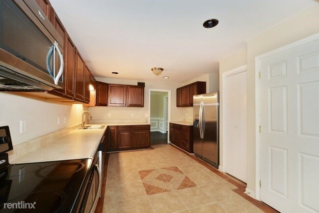 Foto del edificio - 4 br, 2.5 bath House - 1081 AVONRIDGE
