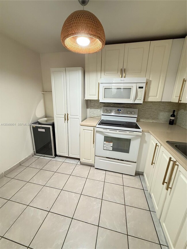 Building Photo - 2025 NE 164th St