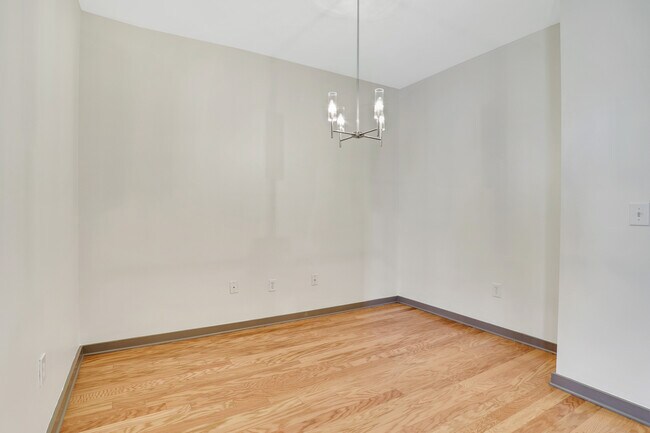 Foto del edificio - 390 17th St NW