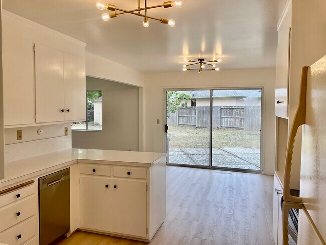 Foto del edificio - 2530 Tamarisk Dr