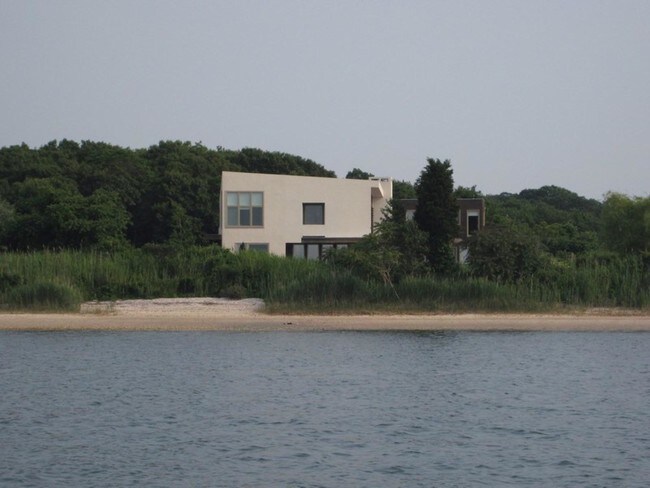 Building Photo - 78 Noyac Bay Ave