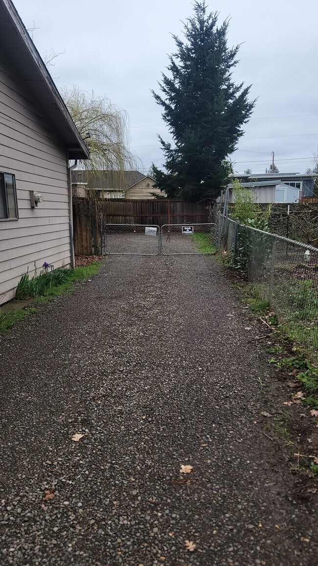 Foto del edificio - 1033a Bullard St