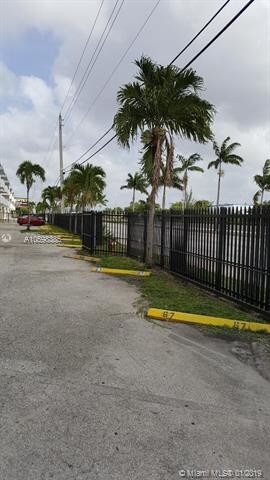 Foto del edificio - 2725 W Okeechobee Rd