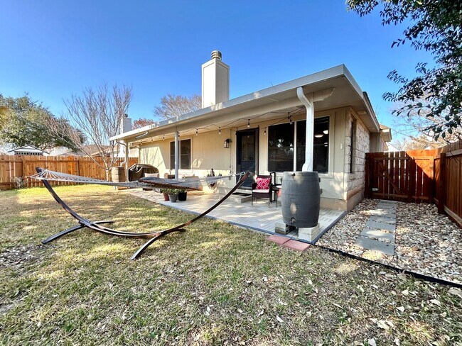 Building Photo - Cozy 3 Bed / 2 Bath Single-Story Home with Garage & Fenced Yard