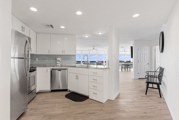 Foto del edificio - 15002 Windward Dr