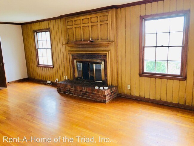 Building Photo - 4 br, 2.5 bath House - 4010 Rose Lake Drive