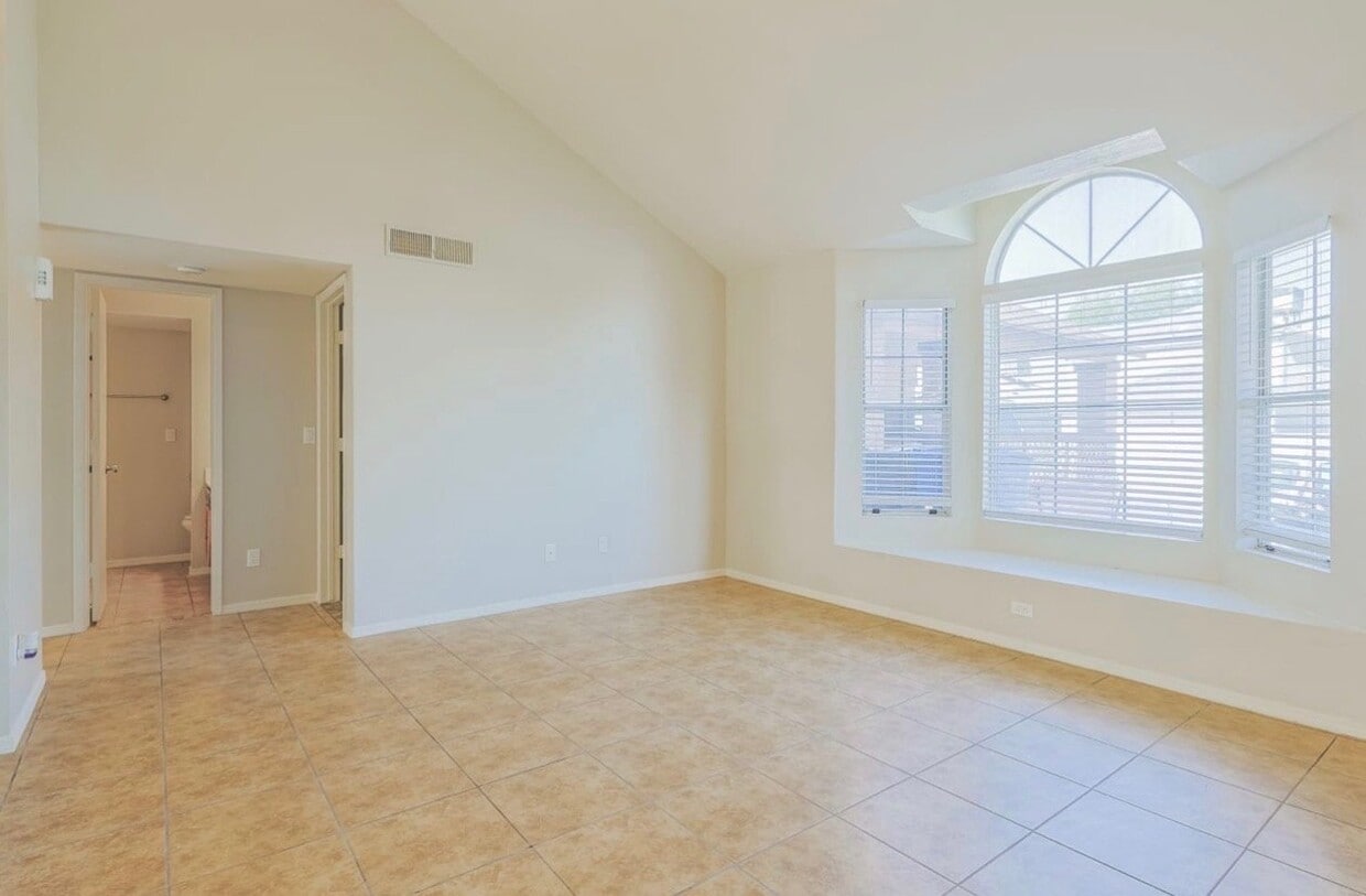 Photo - 5829 S 42nd St (Phoenix, AZ)
