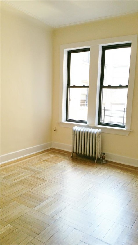 Primary Photo - 60 Seaman Ave