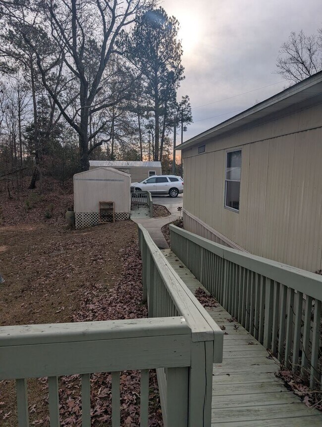 Foto del edificio - 1019 Riser Rd