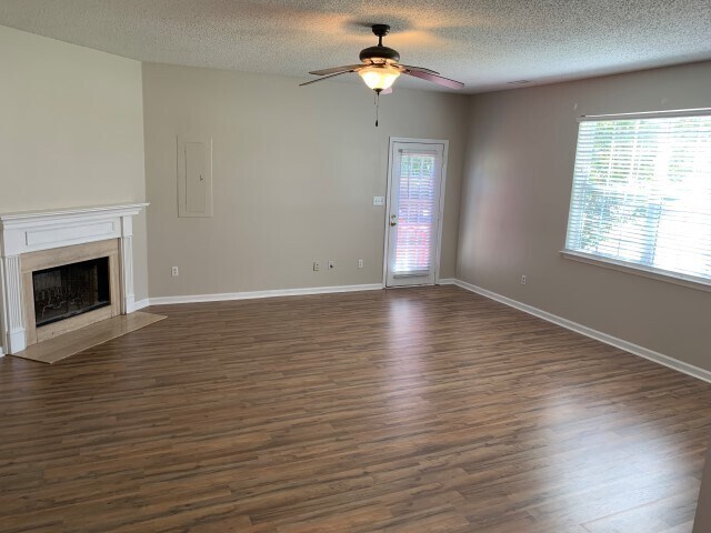 Foto del edificio - 2754 Belle Meade Pl
