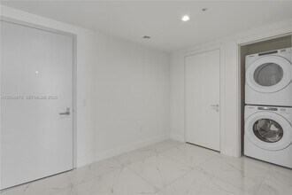 Building Photo - 1170 E Hallandale Beach Blvd