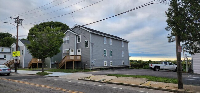 Foto del edificio - 27 Douglas Ave